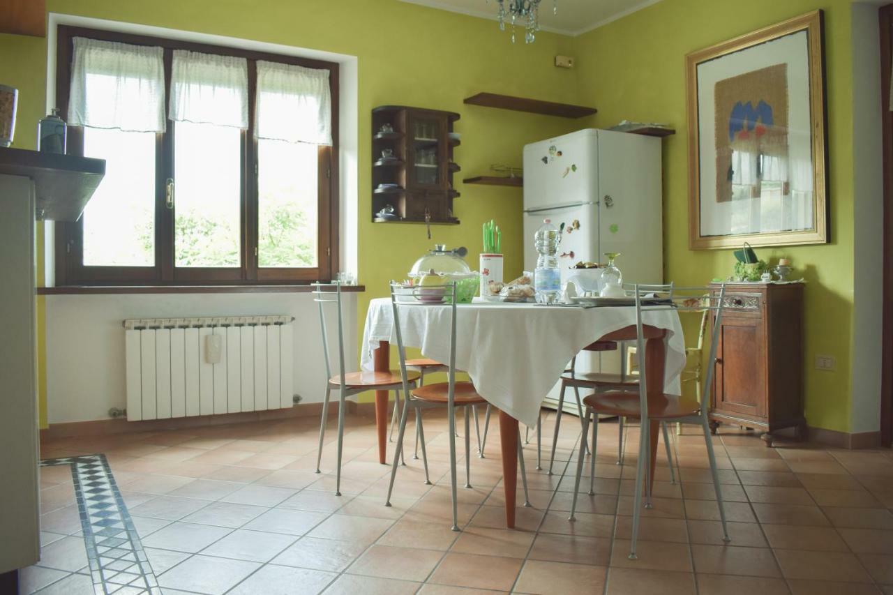 Tre Civette Sul Como Cartoceto Buitenkant foto
